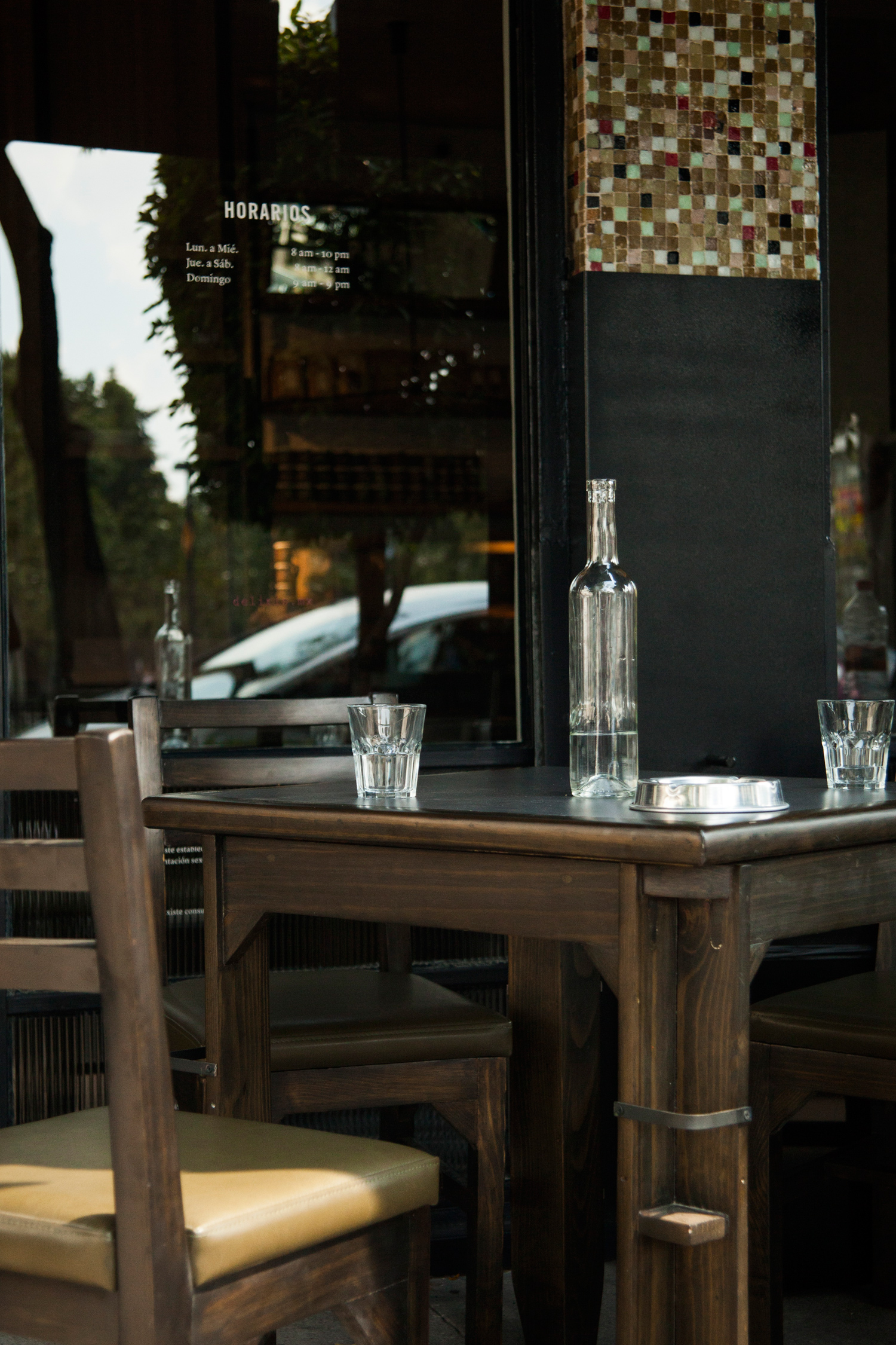 Outdoor seating at Delirio cafe in Mexico City