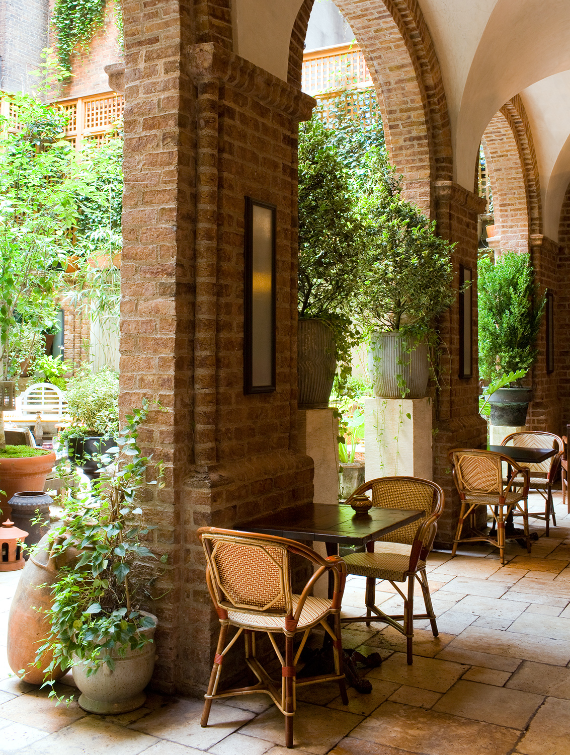 greenwich hotel courtyard